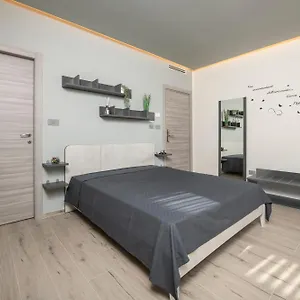 241 - Nord Est - Sara Chiavari, 200metri Dal Mare , Chiavari Italia